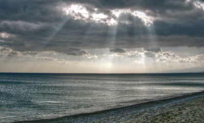 Piazzata sulla spiaggia, ecco scovata la webcam che punta sullo Ionio catanzarese