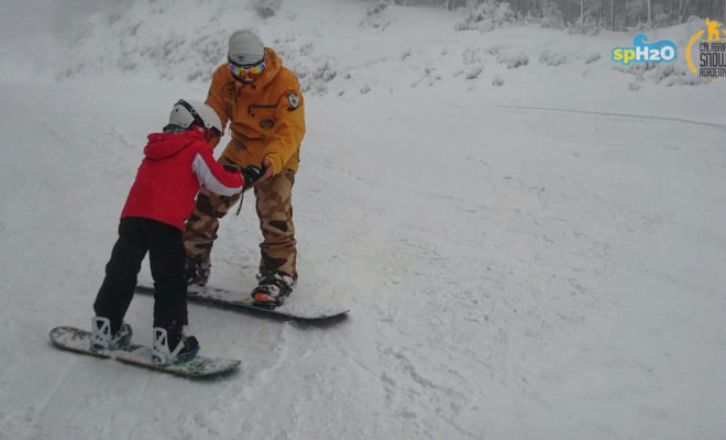 Snowboard sotto la neve